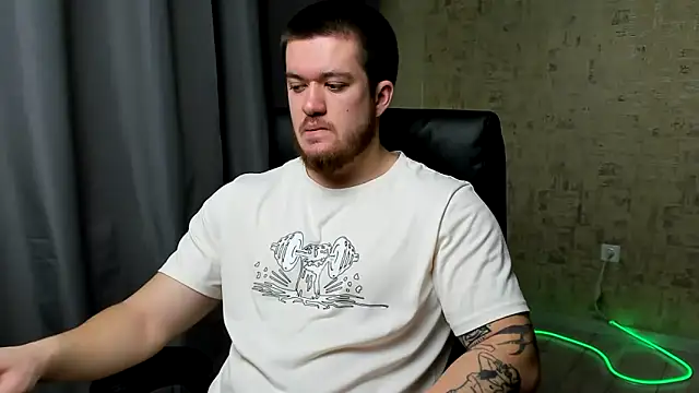 Snapshot of Well_boy chatting on 02/05/26, 08:41 Well boy online show from 02/05/26, 08:41