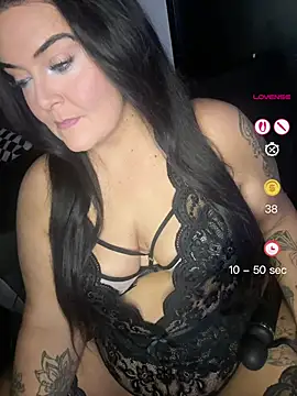 Snapshot of Miss_CurvesXXX chatting on 06/05/26, 10:04 Miss CurvesXXX online show from 06/05/26, 10:04