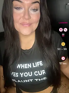 Snapshot of Miss_CurvesXXX chatting on 06/07/26, 12:09 Miss CurvesXXX online show from 06/07/26, 12:09