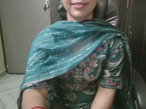Snapshot of Adaa7 chatting on 05/05/26, 04:15 Adaa7 online show from 05/05/26, 04:15