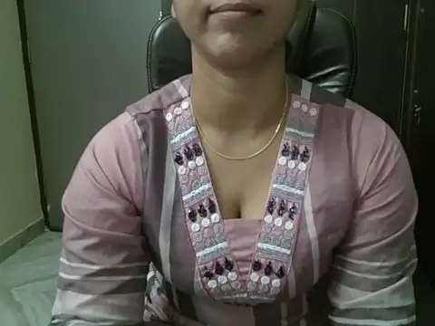 Snapshot of Adaa7 chatting on 05/15/26, 09:05 Adaa7 online show from 05/15/26, 09:05