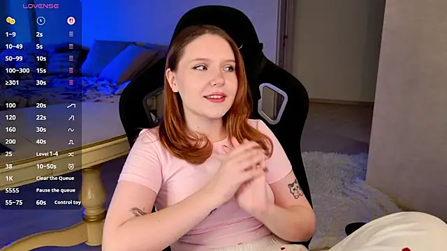 Snapshot of YouHoldMe chatting on 03/06/26, 06:15 YouHoldMe online show from 03/06/26, 06:15