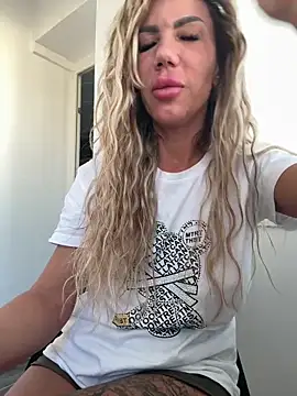 Missolevelvet online show from 04/28/26, 03:50