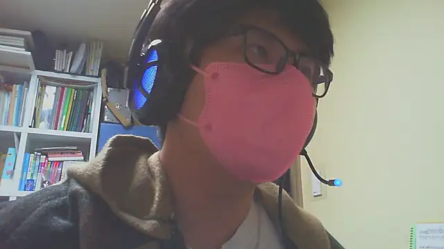 Snapshot of malibu876 chatting on 01/19/26, 04:33 malibu876 online show from 01/19/26, 04:33