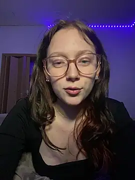 Snapshot of YoungLisaa18 chatting on 02/04/26, 07:42 YoungLisaa18 online show from 02/04/26, 07:42