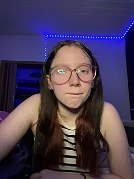 Snapshot of YoungLisaa18 chatting on 02/05/26, 07:51 YoungLisaa18 online show from 02/05/26, 07:51