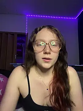 Snapshot of YoungLisaa18 chatting on 02/11/26, 07:52 YoungLisaa18 online show from 02/11/26, 07:52