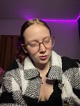 Snapshot of YoungLisaa18 chatting on 02/17/26, 08:15 YoungLisaa18 online show from 02/17/26, 08:15