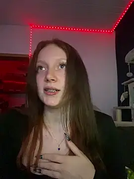 Snapshot of YoungLisaa18 chatting on 03/05/26, 07:54 YoungLisaa18 online show from 03/05/26, 07:54