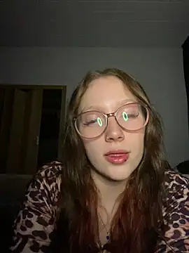 Snapshot of YoungLisaa18 chatting on 03/11/26, 08:37 YoungLisaa18 online show from 03/11/26, 08:37