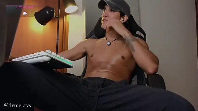 Snapshot of emilio_rivs chatting on 07/18/26, 01:21 emilio rivs online show from 07/18/26, 01:21