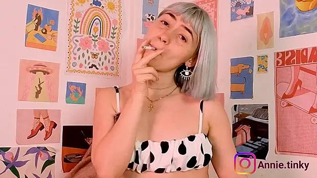 Snapshot of annieTinky0 chatting on 02/17/26, 12:18 annieTinky0 online show from 02/17/26, 12:18