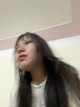 Snapshot of Charlotte-ee chatting on 03/18/26, 05:21 Charlotte-ee online show from 03/18/26, 05:21