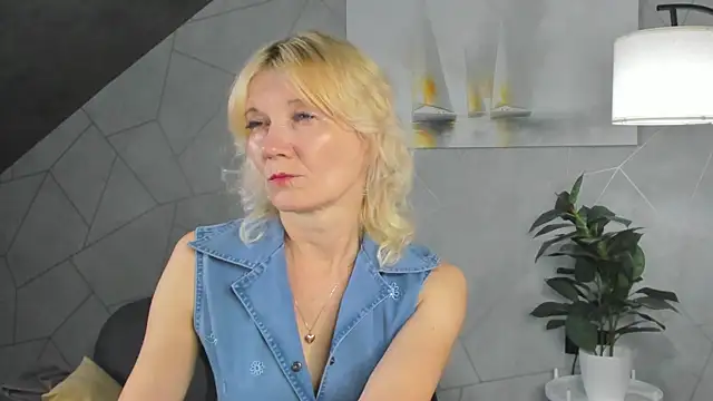 Julie Lucas online show from 06/25/26, 12:10