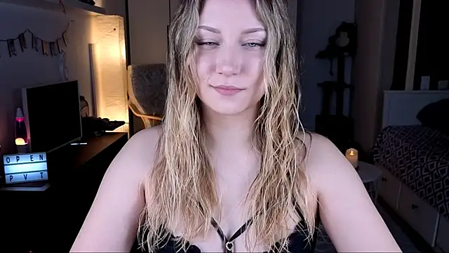 Snapshot of missyourtouch chatting on 05/16/26, 06:28 missyourtouch online show from 05/16/26, 06:28