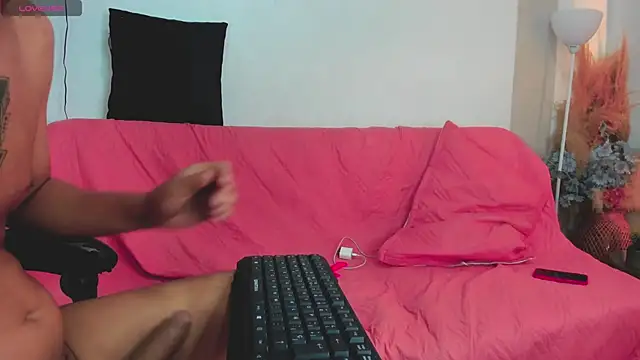 Snapshot of Zara_Foxxx_ chatting on 02/16/26, 02:18 Zara Foxxx online show from 02/16/26, 02:18