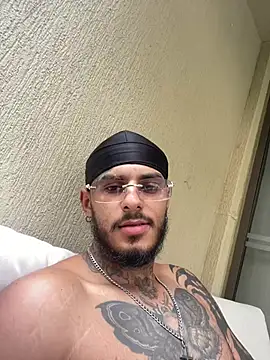 Snapshot of liyamjunior chatting on 02/08/26, 03:59 liyamjunior online show from 02/08/26, 03:59