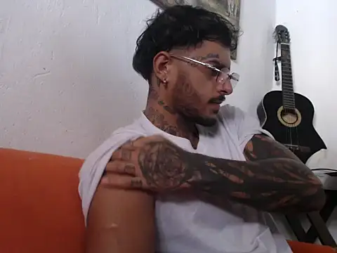 Snapshot of liyamjunior chatting on 03/06/26, 05:42 liyamjunior online show from 03/06/26, 05:42