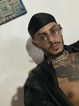 Snapshot of liyamjunior chatting on 03/08/26, 02:15 liyamjunior online show from 03/08/26, 02:15