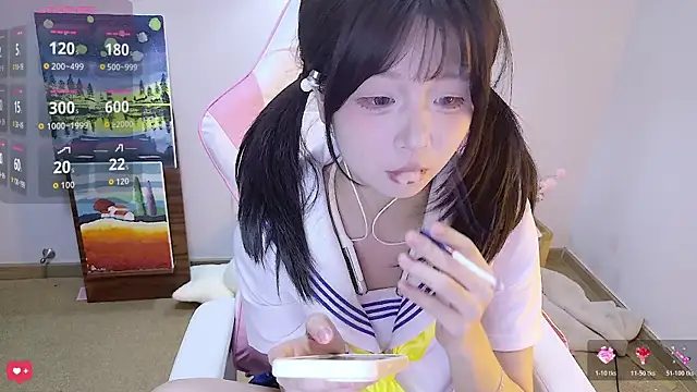 Qiqiiii-05 online show from 06/12/26, 11:53