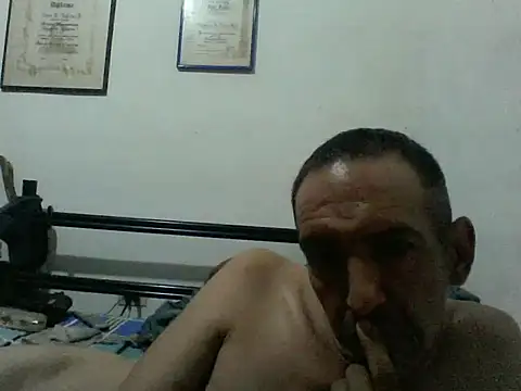 Snapshot of guevo14cm3 chatting on 02/16/26, 02:40 guevo14cm3 online show from 02/16/26, 02:40