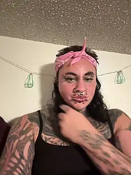 Snapshot of VeraVendetta chatting on 02/21/26, 07:20 VeraVendetta online show from 02/21/26, 07:20