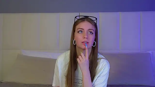 Snapshot of SofiaSarvain chatting on 02/24/26, 06:28 SofiaSarvain online show from 02/24/26, 06:28