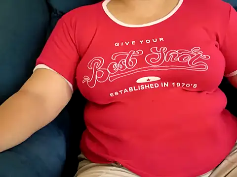 Snapshot of TamilDreamgirl08 chatting on 03/31/26, 05:19 TamilDreamgirl08 online show from 03/31/26, 05:19