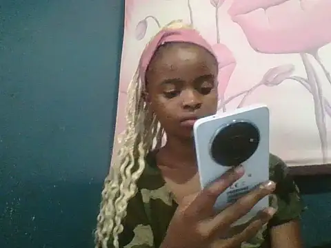 Snapshot of petitemew chatting on 03/22/26, 03:04 petitemew online show from 03/22/26, 03:04