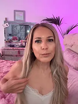 JulieSol online show from 04/04/26, 07:17