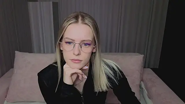 Snapshot of kittie_like18 chatting on 03/17/26, 12:48 kittie like18 online show from 03/17/26, 12:48