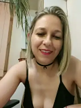 Snapshot of AdaJoy chatting on 05/08/26, 10:26 AdaJoy online show from 05/08/26, 10:26