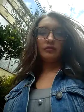 Snapshot of Karla-giraldo_1 chatting on 02/11/26, 04:01 Karla-giraldo 1 online show from 02/11/26, 04:01