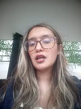 Snapshot of Karla-giraldo_1 chatting on 03/18/26, 09:51 Karla-giraldo 1 online show from 03/18/26, 09:51