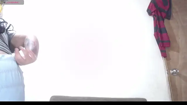 Snapshot of cami__sexy chatting on 04/19/26, 02:22 cami sexy online show from 04/19/26, 02:22