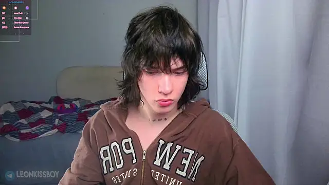 LeonBoykisser online show from 06/10/26, 06:51