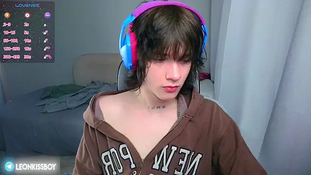 LeonBoykisser online show from 06/12/26, 08:41