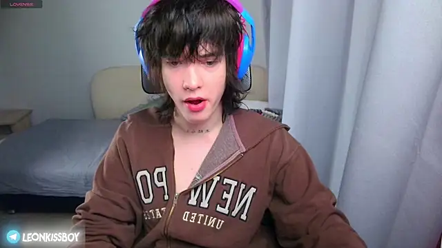 LeonBoykisser online show from 06/15/26, 12:13