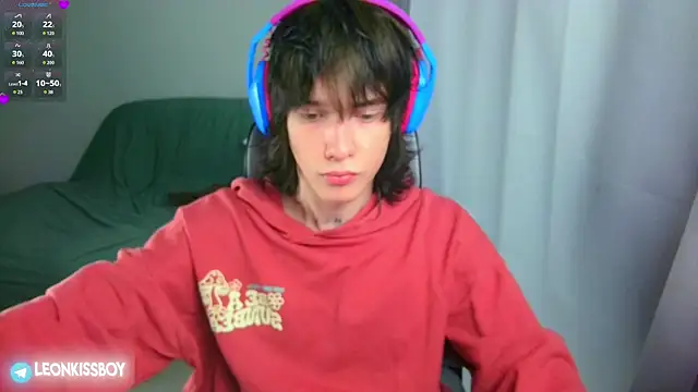 LeonBoykisser online show from 06/25/26, 02:43