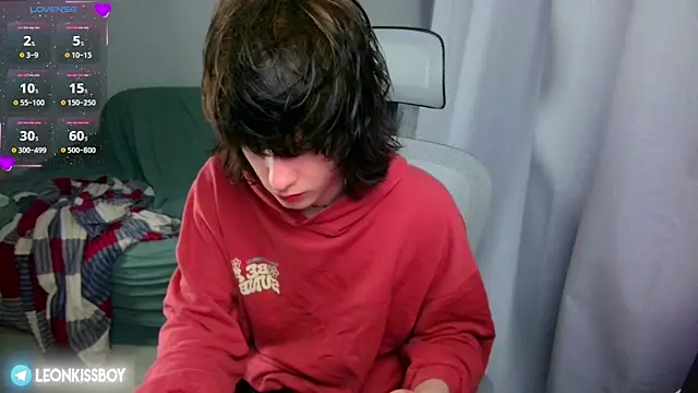 LeonBoykisser online show from 06/28/26, 10:43