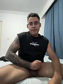 Snapshot of pornooyooo chatting on 03/24/26, 05:01 pornooyooo online show from 03/24/26, 05:01