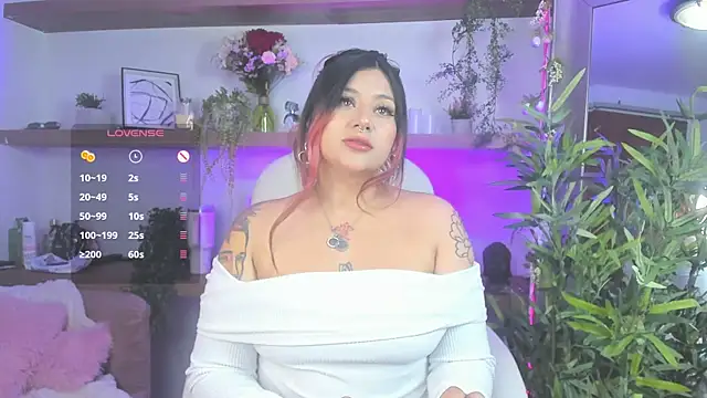 Snapshot of _Lorraine_v chatting on 05/05/26, 09:01 Lorraine v online show from 05/05/26, 09:01