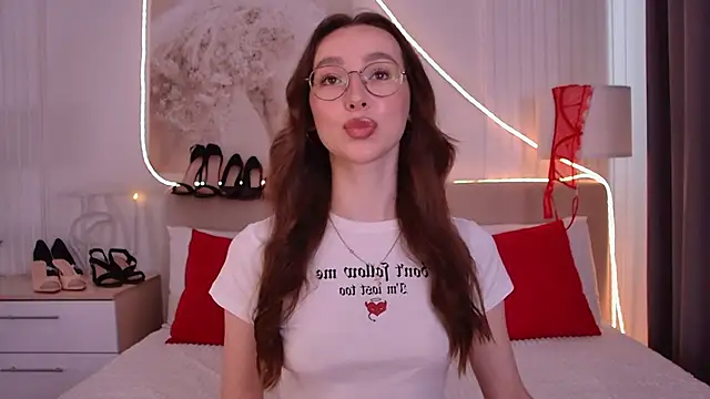 Emily Simon online show from 06/10/26, 05:39