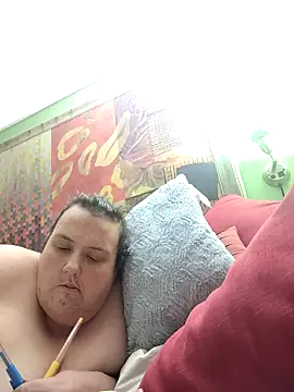 Snapshot of luvbug28 chatting on 03/20/26, 09:52 luvbug28 online show from 03/20/26, 09:52