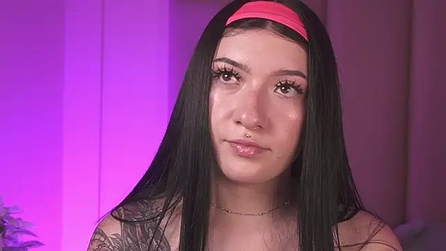 Snapshot of Dolcexx_ chatting on 03/12/26, 07:42 Dolcexx online show from 03/12/26, 07:42