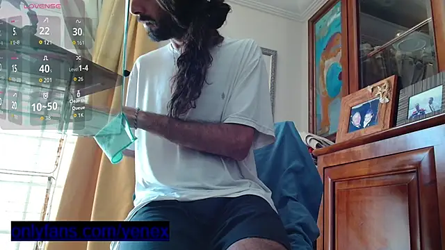 Snapshot of aircum99 chatting on 06/09/26, 12:06 aircum99 online show from 06/09/26, 12:06