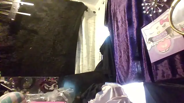Snapshot of allymoon1369 chatting on 05/17/26, 09:22 allymoon1369 online show from 05/17/26, 09:22