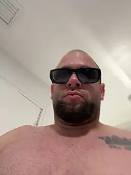 Snapshot of J_thebeastxxx chatting on 02/11/26, 05:18 J thebeastxxx online show from 02/11/26, 05:18