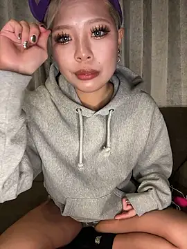 Snapshot of BADBITCHISAKI chatting on 02/26/26, 12:48 BADBITCHISAKI online show from 02/26/26, 12:48