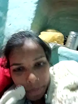 Snapshot of priyasharma899 chatting on 01/16/26, 04:00 priyasharma899 online show from 01/16/26, 04:00